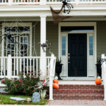 Too many decorations can be distracting for home buyers