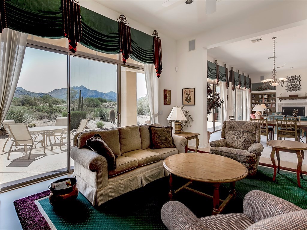 013_Family Room