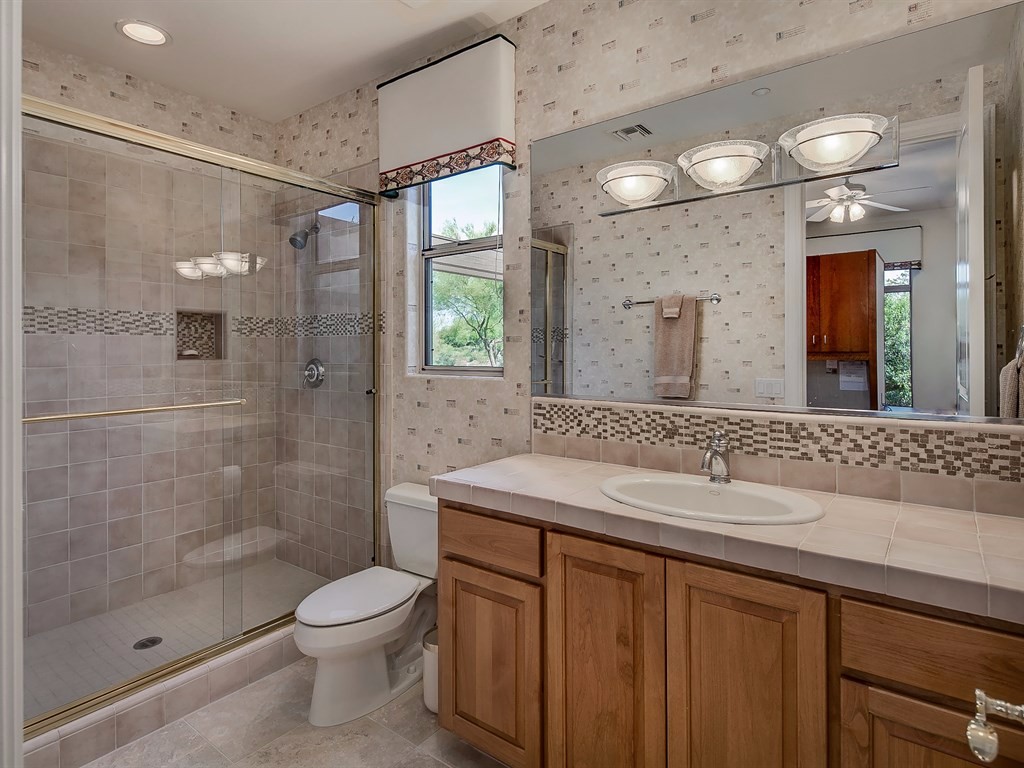 032_Guest Bathroom