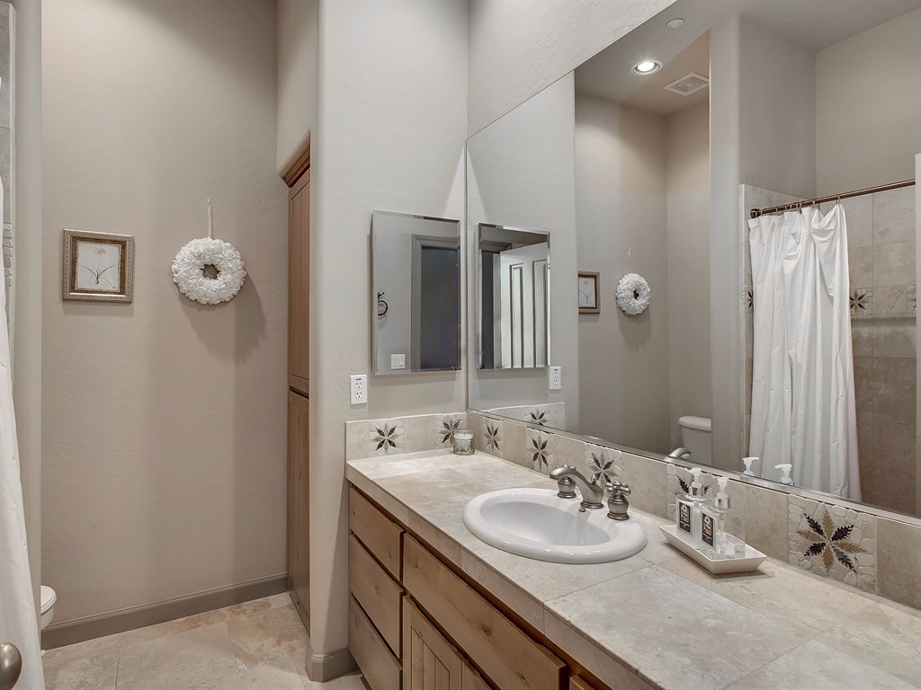 029_Guest Bathroom