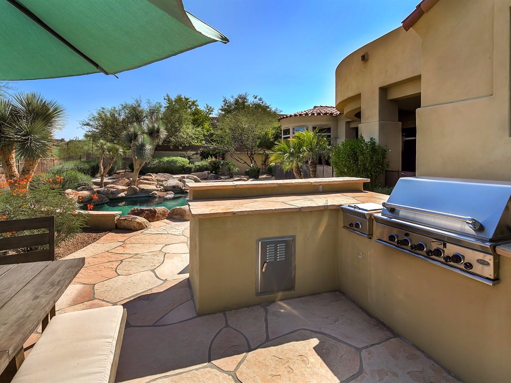 032_Grill Patios
