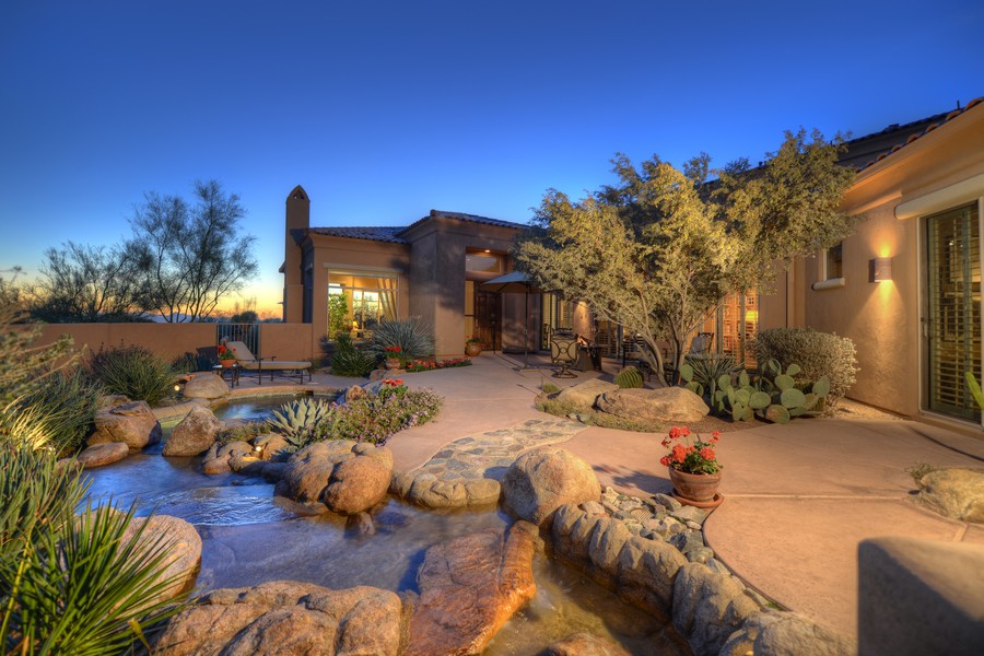 004_courtyard-twilight