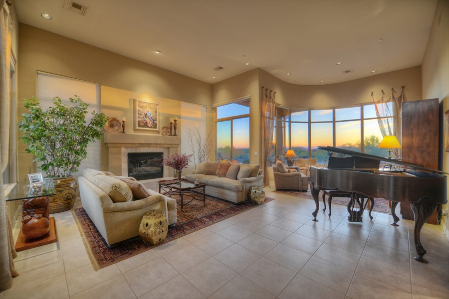 017_living-den-sunset