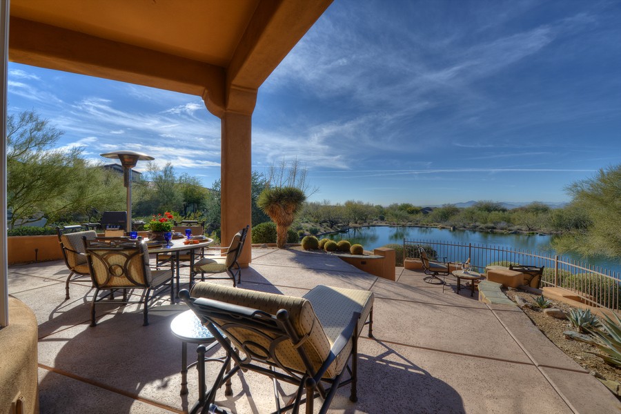 044_patio_dining_view