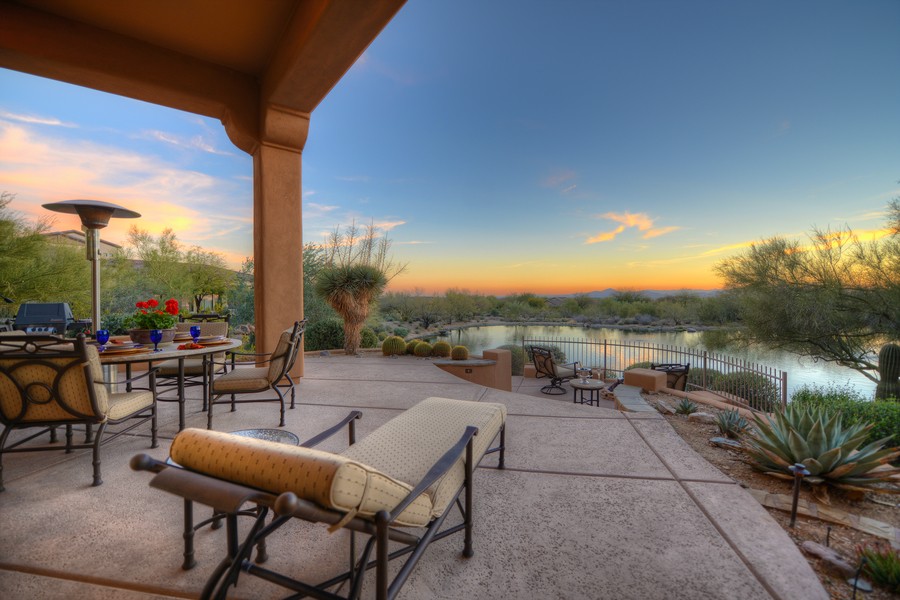 045_patio_dining_view-sunset