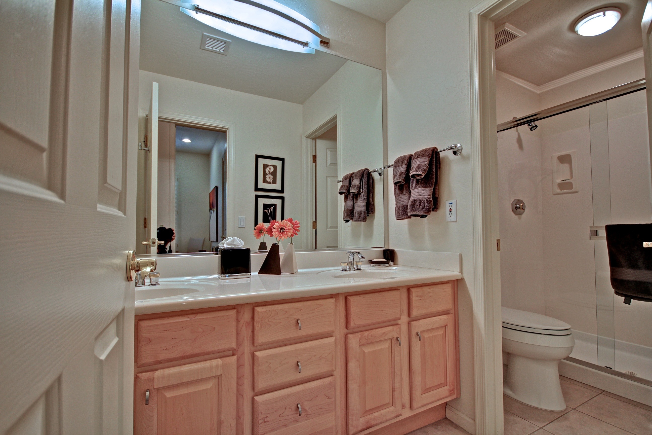 Full guest bath at this Scottsdale home for sale in DC Ranch located at 20534 N 95th St Scottsdale, AZ 85255 listed by Don Matheson at The Matheson Team