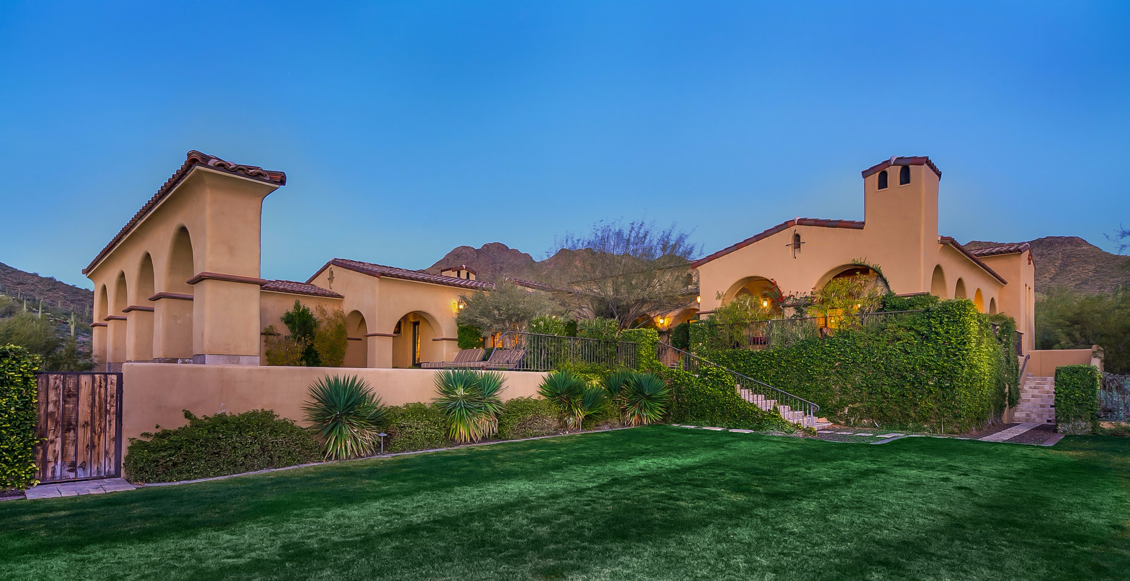 Lush rear lawn at this Scottsdale home for sale in Silverleaf located at 10744 E Wingspan Way #1665 Scottsdale, AZ 85255 listed by Don Matheson at The Matheson Team