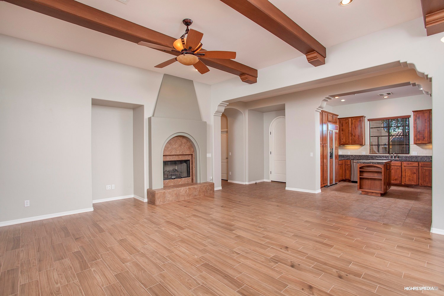 Expansive great room at this Scottsdale townhome for sale in Market Street at DC Ranch located at 20704 N 90th Pl #1005 Scottsdale, AZ 85255 listed by Don Matheson at The Matheson Team