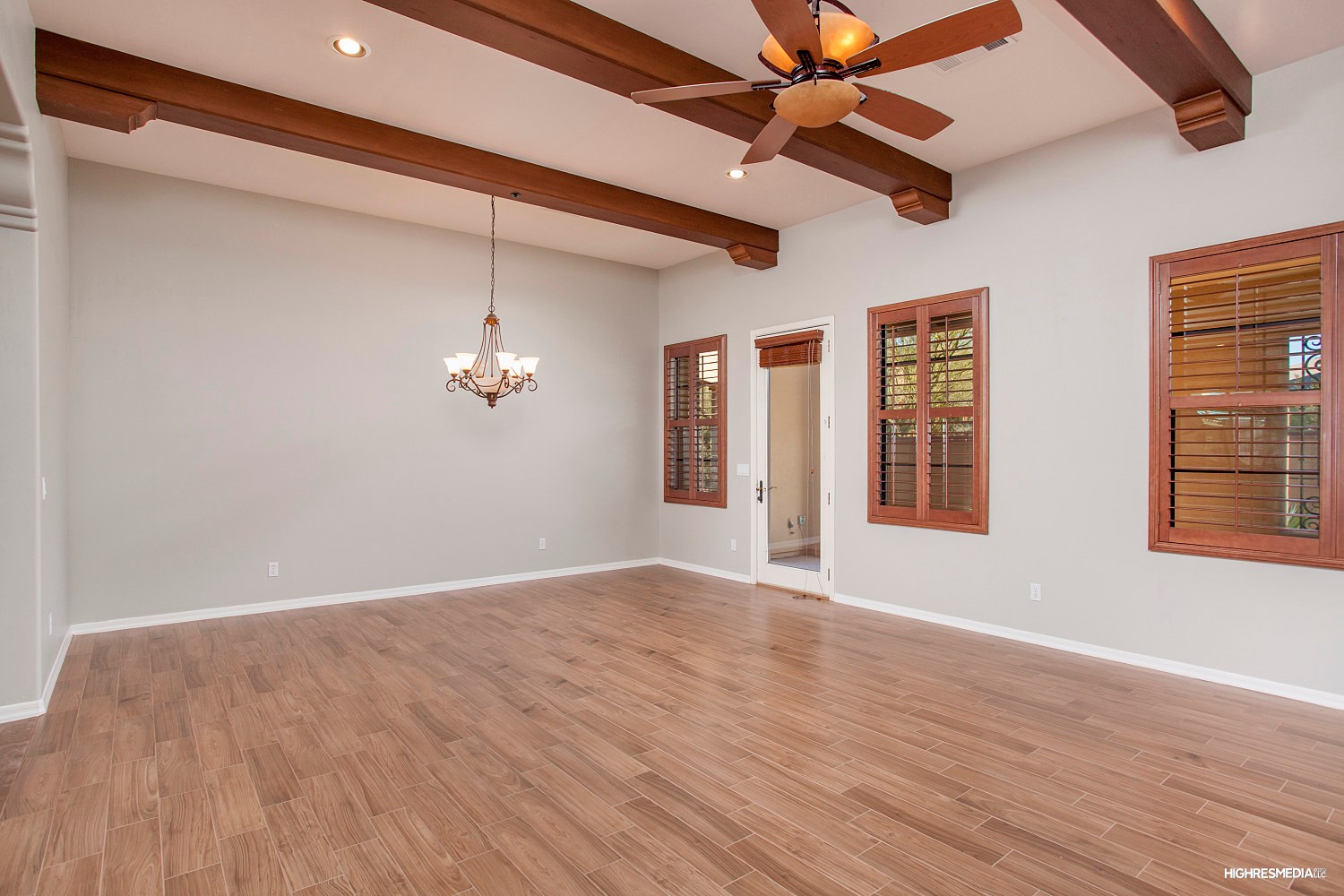 Wood-beamed ceilings at this Scottsdale townhome for sale in Market Street at DC Ranch located at 20704 N 90th Pl #1005 Scottsdale, AZ 85255 listed by Don Matheson at The Matheson Team