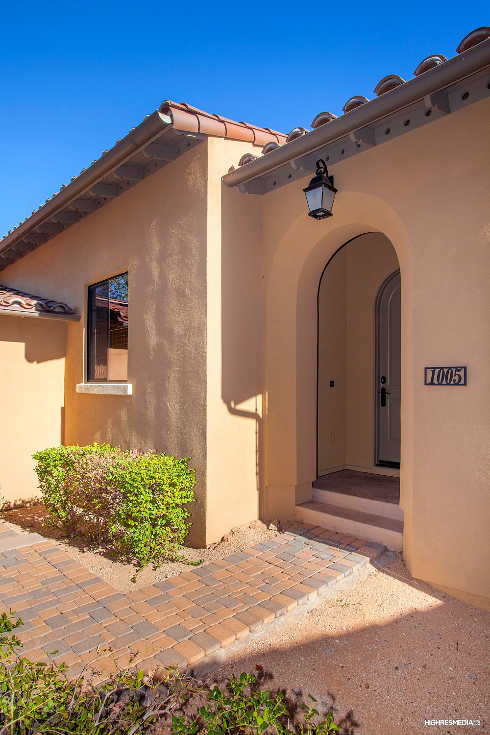 Front entry at this Scottsdale townhome for sale in Market Street at DC Ranch located at 20704 N 90th Pl #1005 Scottsdale, AZ 85255 listed by Don Matheson at The Matheson Team