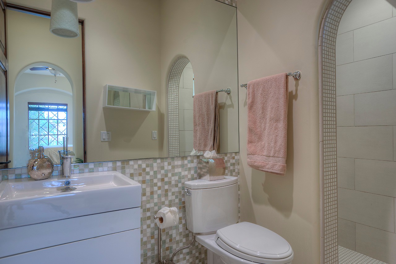 En-suite guest bath at this Scottsdale home for sale located at 9290 E Thompson Peak Pkwy #455 Scottsdale, AZ 85255 listed by Don Matheson at The Matheson Team