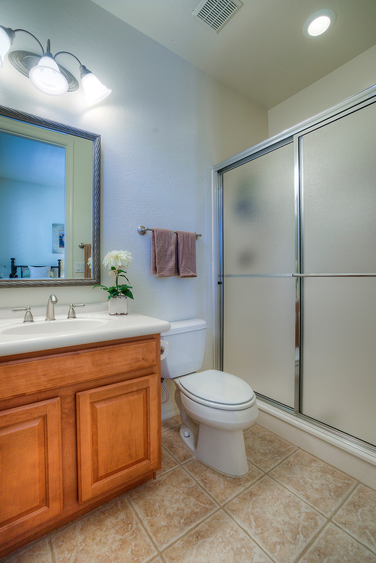 Full en-suite guest bath at this Scottsdale home for sale located in DC Ranch at 9270 E Thompson Peak Pwky #320 Scottsdale, AZ 85255 listed by Don Matheson at The Matheson Team