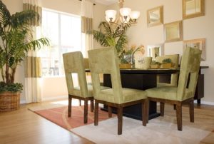 Here's How to Stage Your Dining Room