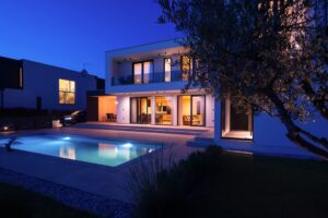 Tips for Staging Your Swimming Pool Area to Sell Your Home